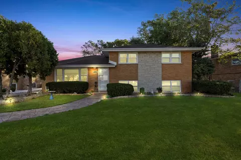 Exterior - 7749 S Octavia Ave, Bridgeview, IL 60455 photo 2 of 10