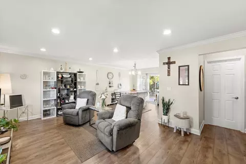 Living - 7749 S Octavia Ave, Bridgeview, IL 60455 photo 4 of 6