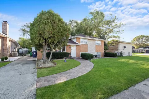 Exterior - 7749 S Octavia Ave, Bridgeview, IL 60455 photo 4 of 10