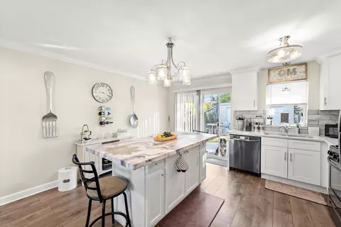 Kitchen - 7749 S Octavia Ave, Bridgeview, IL 60455 photo 4 of 5
