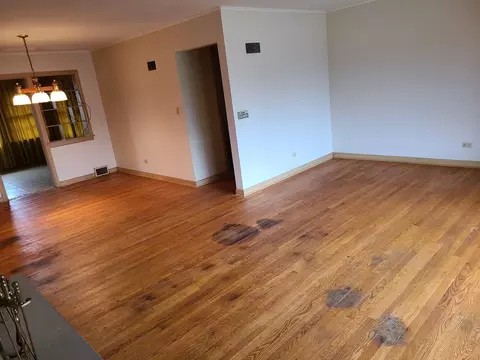 Living - 451 Cambridge Rd, Des Plaines, IL 60016 photo 2 of 4