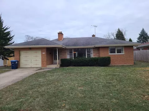451 Cambridge Rd, Des Plaines, IL 60016