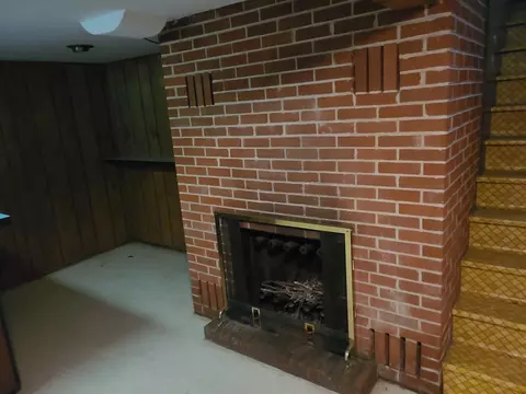 Living - 451 Cambridge Rd, Des Plaines, IL 60016 photo 4 of 4
