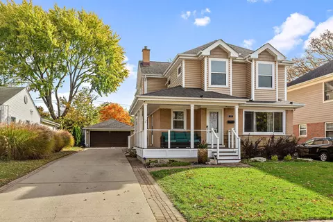 111 N Kenilworth Ave, Mount Prospect, IL 60056