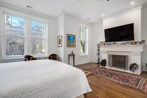 57 E Division St, Chicago, IL 60610 photo 17