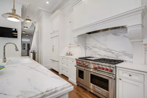 57 E Division St, Chicago, IL 60610 photo 12