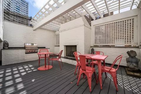 57 E Division St, Chicago, IL 60610 photo 37