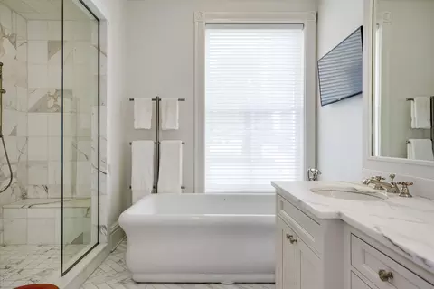 57 E Division St, Chicago, IL 60610 photo 18