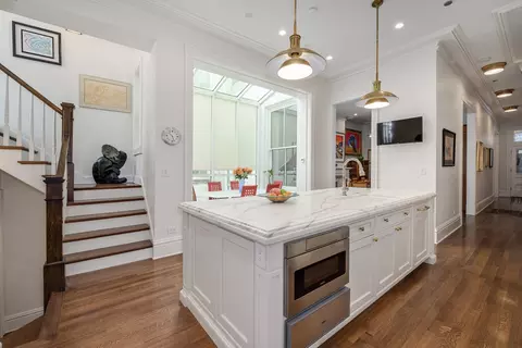 57 E Division St, Chicago, IL 60610 photo 11