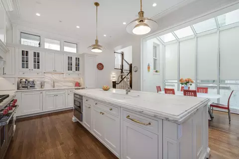 57 E Division St, Chicago, IL 60610 photo 10
