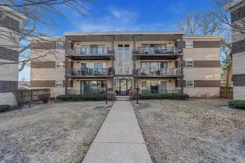 1007 8th Ave #1, La Grange, IL 60525