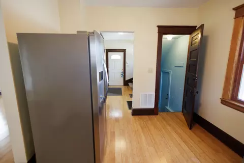 Entry Way - 851 E Bourbonnais St, Kankakee, IL 60901 photo 3 of 3