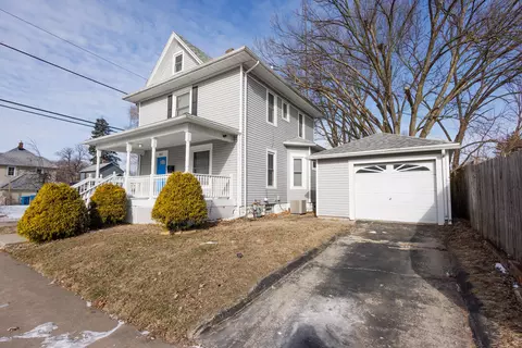 Exterior - 851 E Bourbonnais St, Kankakee, IL 60901 photo 3 of 5