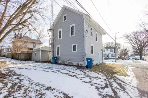Exterior - 851 E Bourbonnais St, Kankakee, IL 60901 photo 4 of 5
