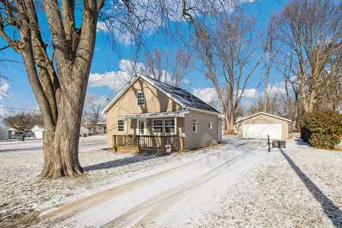 906 W 12th St, Sterling, IL 61081