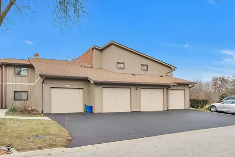 2 S380 Emerald Green Dr #46-G, Warrenville, IL 60555