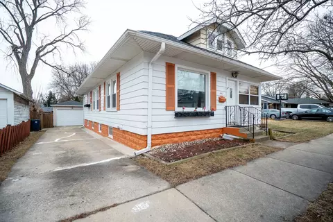 441 Congdon Ave, Elgin, IL 60120
