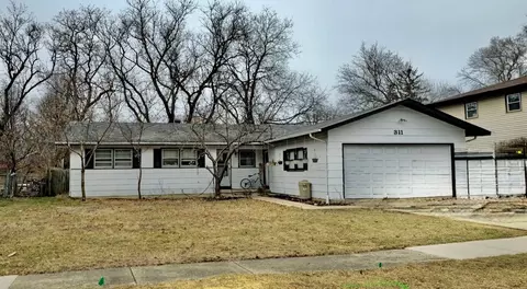 311 Sedgewick St, Carpentersville, IL 60110