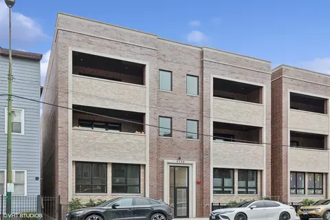 3121 N Clybourn Ave #1S, Chicago, IL 60618