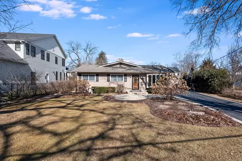 879 W Benton Ave, Naperville, IL 60540