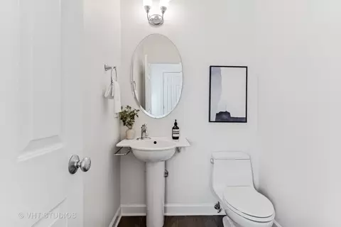 Bath - 1908 W Dickens Ave, Chicago, IL 60614 photo 1 of 6