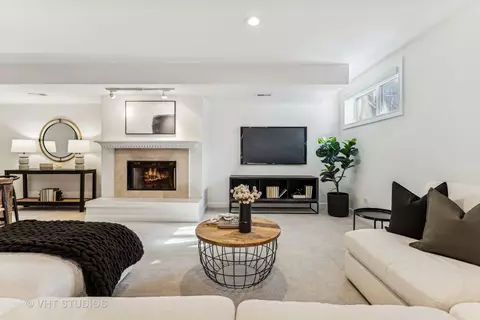 Living - 1908 W Dickens Ave, Chicago, IL 60614 photo 6 of 8