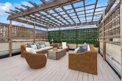 Exterior - 1908 W Dickens Ave, Chicago, IL 60614 photo 9 of 13