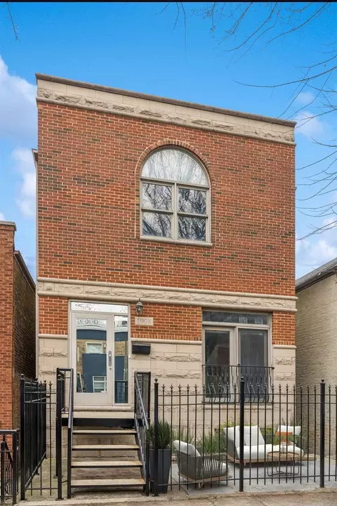 Exterior - 1908 W Dickens Ave, Chicago, IL 60614 photo 3 of 13