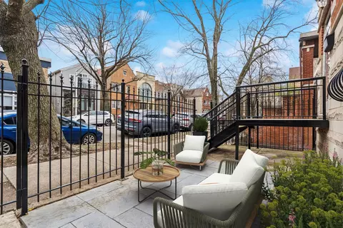 Exterior - 1908 W Dickens Ave, Chicago, IL 60614 photo 5 of 13