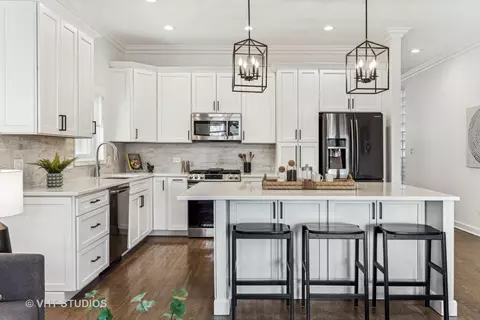 Kitchen - 1908 W Dickens Ave, Chicago, IL 60614 photo 1 of 4
