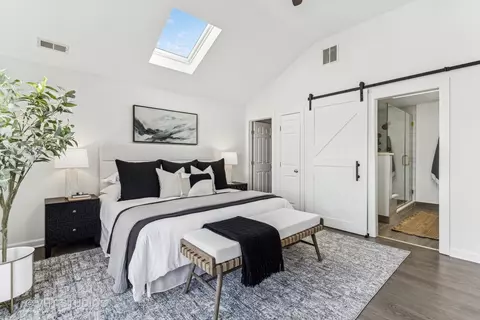 Bedroom - 1908 W Dickens Ave, Chicago, IL 60614 photo 1 of 8