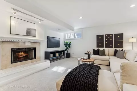Living - 1908 W Dickens Ave, Chicago, IL 60614 photo 5 of 8