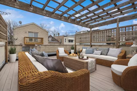 Exterior - 1908 W Dickens Ave, Chicago, IL 60614 photo 11 of 13