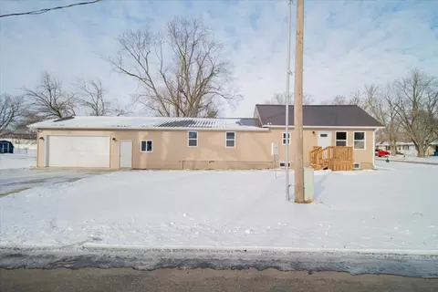 623 York St, Chenoa, IL 61726