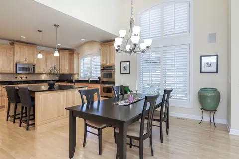 Dining - 1040 Mackenzie Pl, Wheaton, IL 60187 photo 2 of 2
