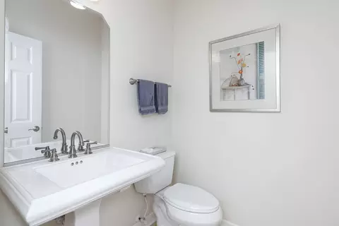 Bath - 1040 Mackenzie Pl, Wheaton, IL 60187 photo 2 of 3