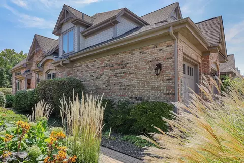Exterior - 1040 Mackenzie Pl, Wheaton, IL 60187 photo 2 of 5