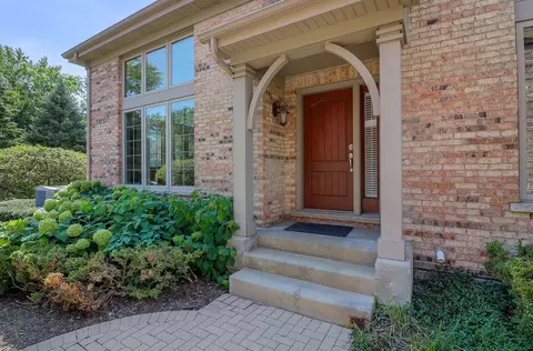 1040 Mackenzie Pl, Wheaton, IL 60187