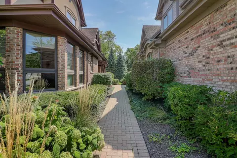 Exterior - 1040 Mackenzie Pl, Wheaton, IL 60187 photo 3 of 5