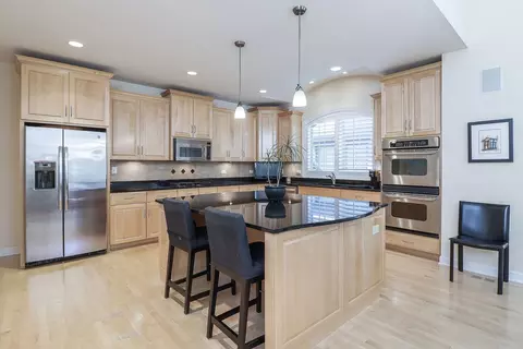 Kitchen - 1040 Mackenzie Pl, Wheaton, IL 60187 photo 1 of 5