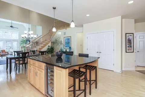 Kitchen - 1040 Mackenzie Pl, Wheaton, IL 60187 photo 4 of 5