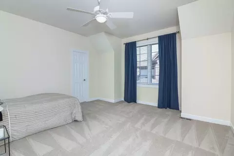 Bedroom - 1040 Mackenzie Pl, Wheaton, IL 60187 photo 3 of 3