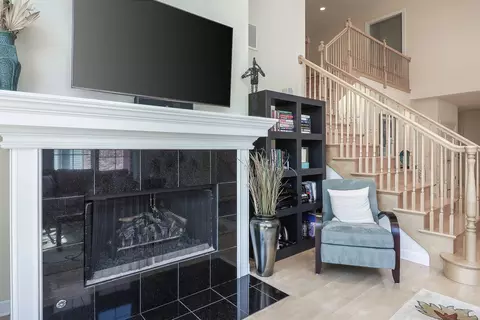 Living - 1040 Mackenzie Pl, Wheaton, IL 60187 photo 2 of 3