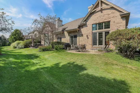 Exterior - 1040 Mackenzie Pl, Wheaton, IL 60187 photo 4 of 5