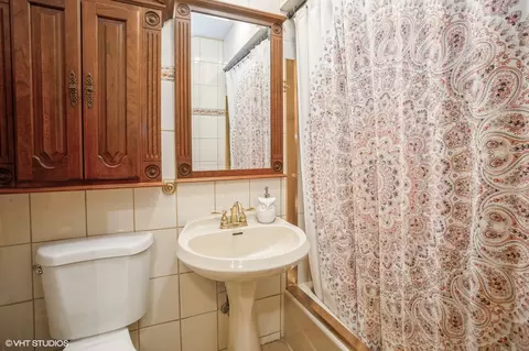 Bath - 731 Marshall Dr, Des Plaines, IL 60016 photo 2 of 2