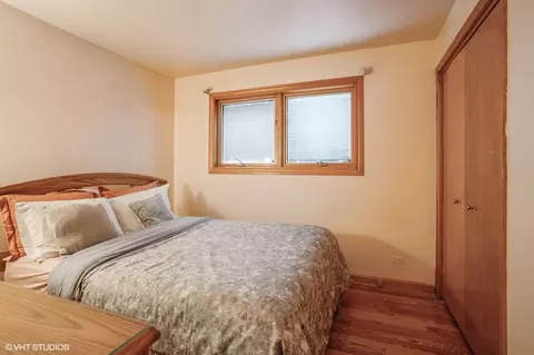 Bedroom - 731 Marshall Dr, Des Plaines, IL 60016 photo 2 of 4