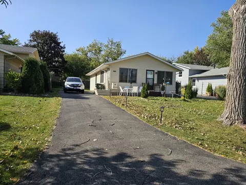 926 Barberry Ln, Round Lake Beach, IL 60073