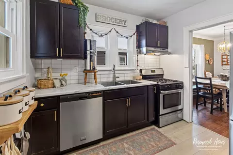Kitchen - 950 S Elm Ave, Kankakee, IL 60901 photo 2 of 3