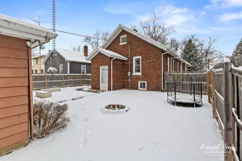 Exterior - 950 S Elm Ave, Kankakee, IL 60901 photo 3 of 5
