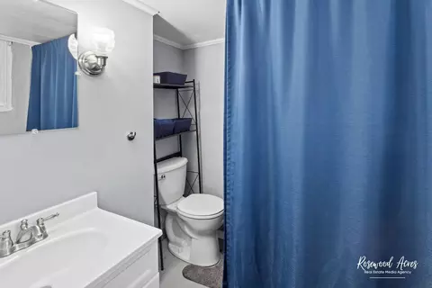Bath - 950 S Elm Ave, Kankakee, IL 60901 photo 2 of 2